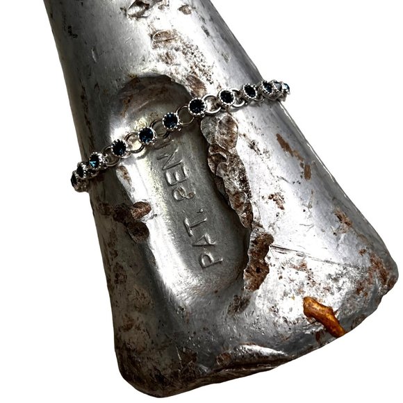 Avon Tennis Bracelet Silver Tone Blue Rhinestones Shiny Sparkly Signed - Picture 2 of 8